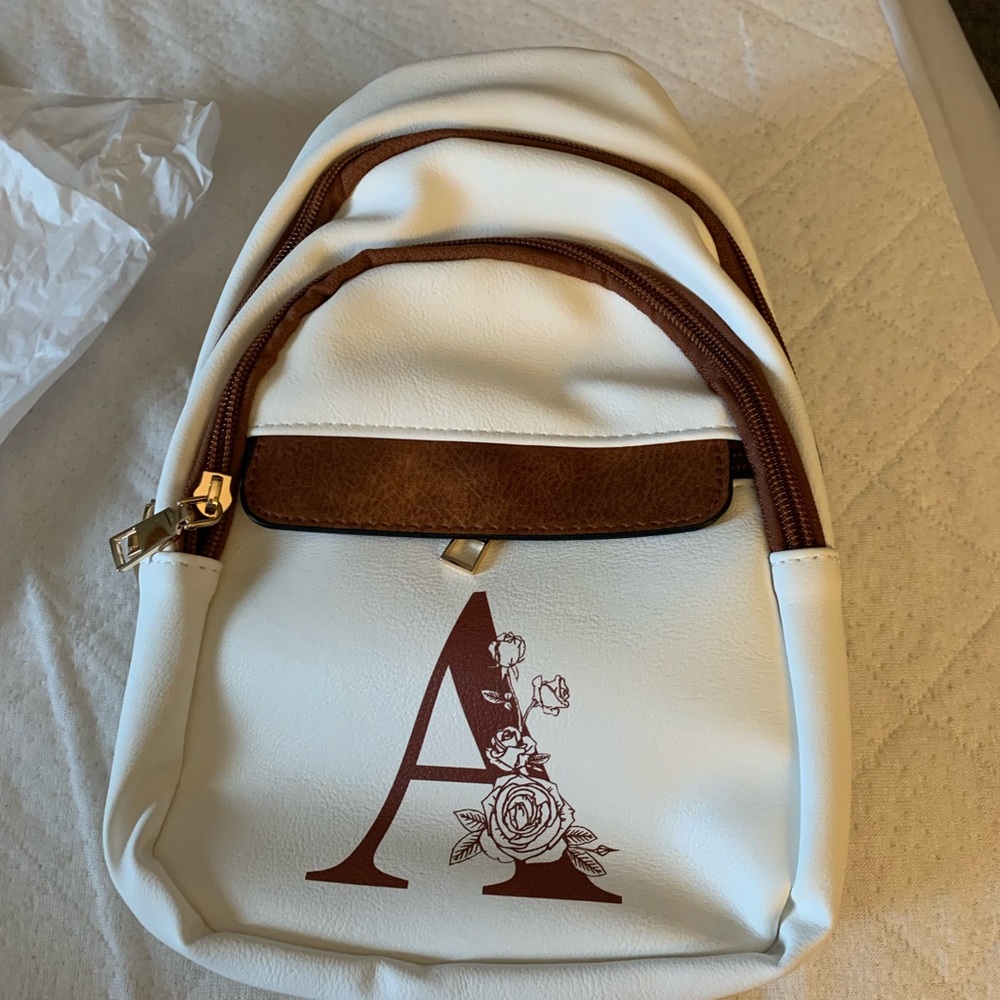 Sling bag with inicial